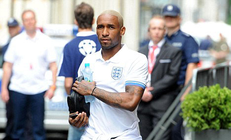 Defoe returns to England duty in boost for Hodgson ahead of opening clash with France