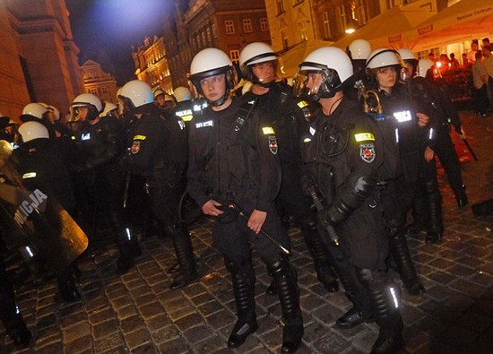 Polish police make 14 arrests after violent clashes between Ireland and Poland fans