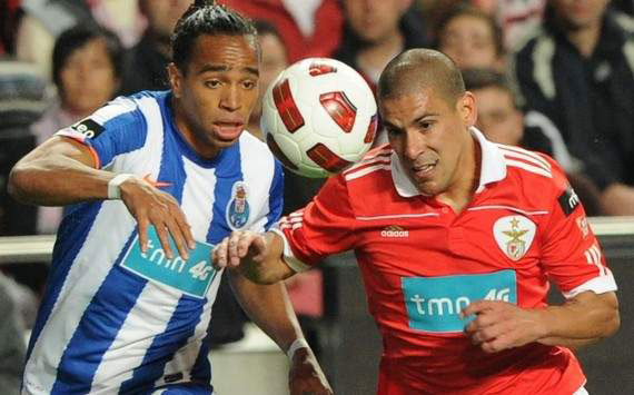 Alvaro Pereira coy on Porto future