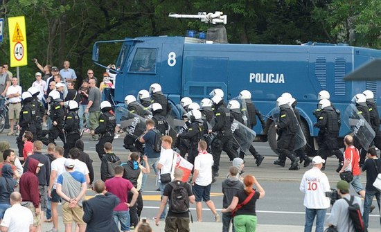 Warsaw turns into a war zone with more than 100 arrested before Poland v Russia