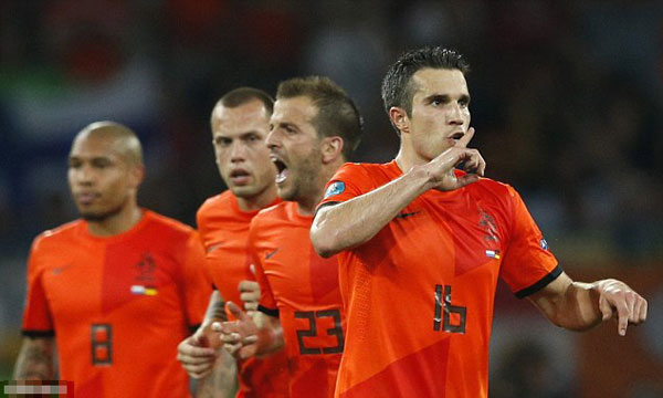 Holland 1 Germany 2: Classy Gomez makes Dutch sweat on Euro future