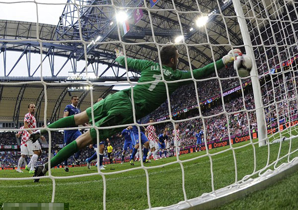 Italy 1 Croatia 1: Mighty Mandzukic pounces to cancel out Pirlo's pearler