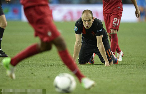 Robben and Van der Vaart hint at Dutch squad divisions, labelling Euro 2012 campaign 'rubbish'
