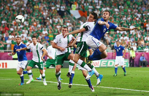 Italy 2 Republic of Ireland 0: Cassano and Balotelli send Azzurri into last eight
