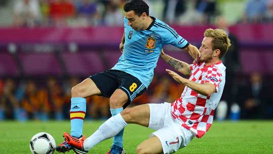 Spain break Croatian hearts to finish top