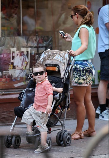 Rooney went out with his wife & son, they enjoyed their family day