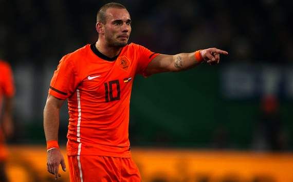 Sneijder sympathises with sacked Netherlands coach Van Marwijk