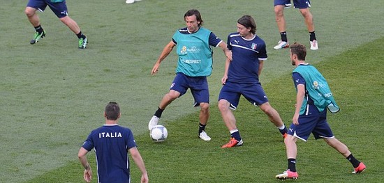 Boring? No chance! Spain and Italy gear up for Euro final as Del Bosque promises 'three attackers'
