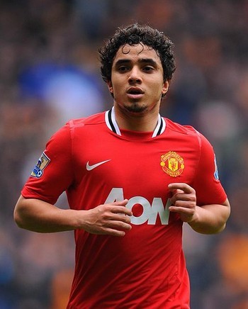 Rafael pens new United deal