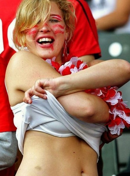 The sexy female fans in Euro 2012
