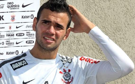 Official: Roma seal Leandro Castan deal