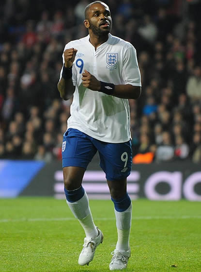 Premier League ace’s cop cousin ‘stole cash from dead’ - Darren Bent helps with police probe