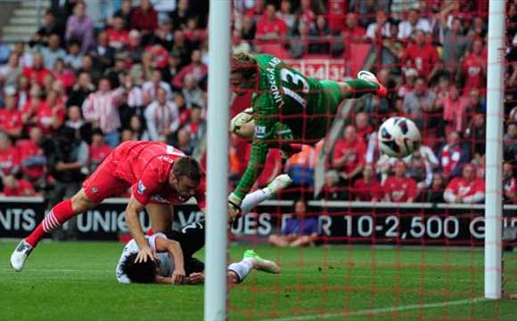 Southampton 2-3 Manchester United: Van Persie hat-trick seals dramatic late comeback victory