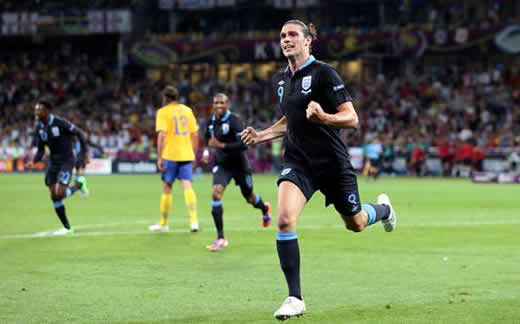 Hodgson opts against replacing Carroll in England squad