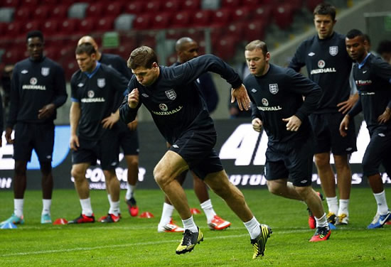 Gerrard: Wayne will have to wait for the armband... I'm going nowhere!