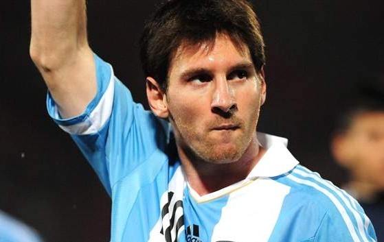 Messi to fly by private jet to make Argentina friendly match