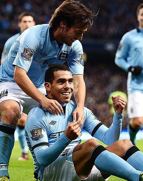 Roberto Mancini takes his City stars for pre-match walk
