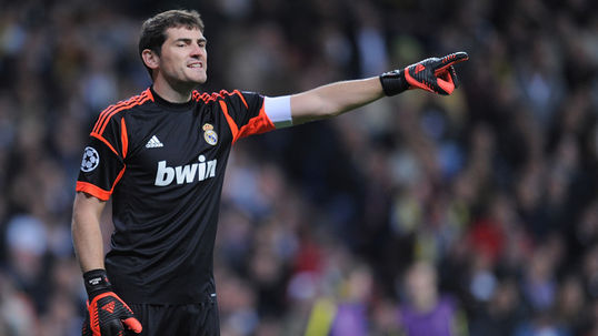 Casillas takes aim at Barca lead