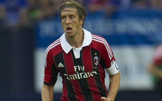 Drogba is better than Balotelli, says Ambrosini