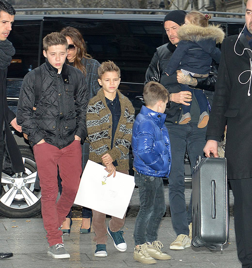 I’ll be Beck! David waves family off as they head to UK without him