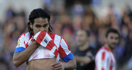 Nine-man Atletico in stalemate