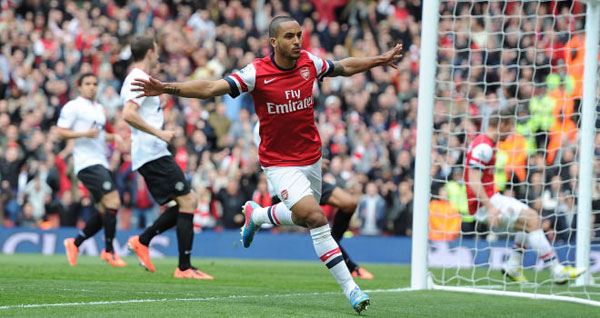 Theo Walcott keen to play up front for Arsenal