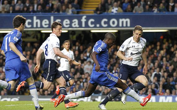 Chelsea 2-2 Tottenham: Late Sigurdsson strike keeps three-way fight for fourth alive