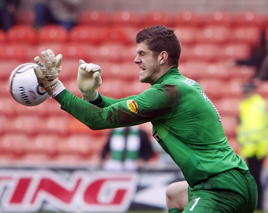 Sunderland ready to move for former Newcastle keeper Forster if Arsenal follow up Mignolet interest