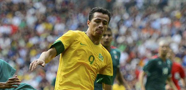 Damiao doesn't rule out Spurs move