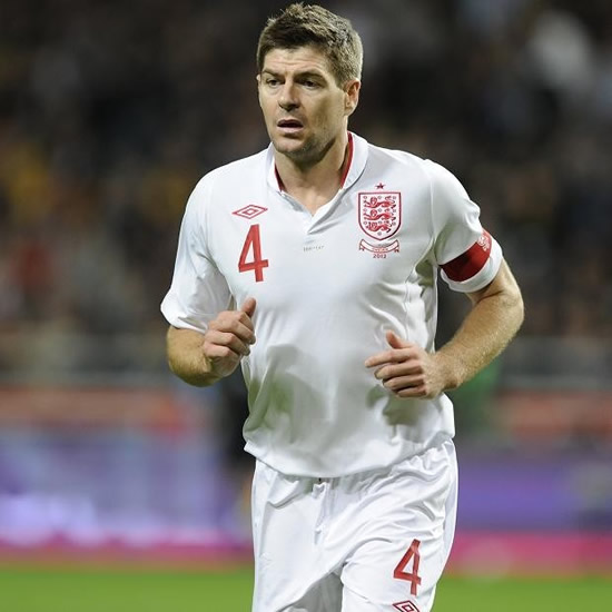 Gerrard in shoulder KO fear - Kop skipper Steven still recovering after op