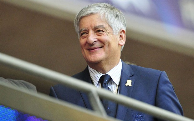 Departing FA chairman David Bernstein says his successor Greg Dyke must back England manager Roy Hodgson