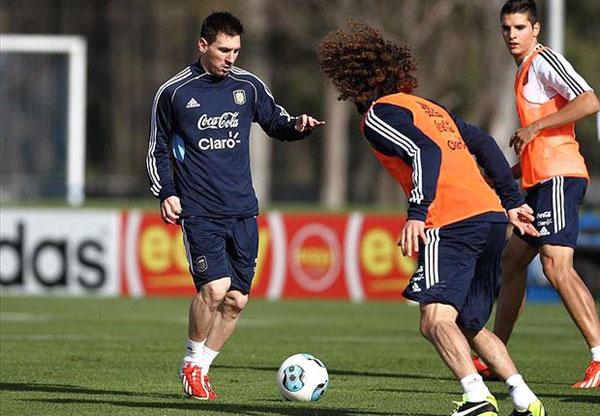 Argentina face nervous Messi wait