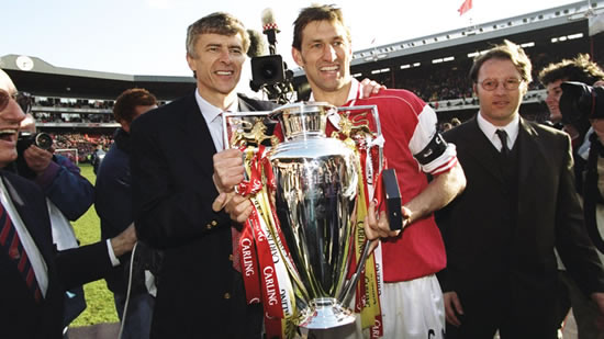 Ex-captain Adams offers services to Arsenal