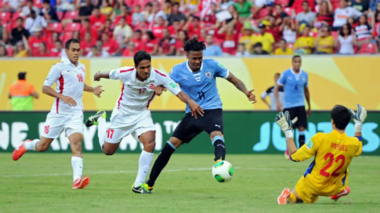 Hernandez hits four as Uruguay crush Tahiti