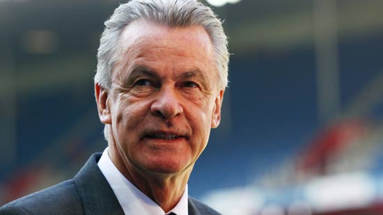 Hitzfeld calls for Derdiyok to move