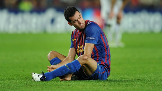 Busquets extends Barcelona stay