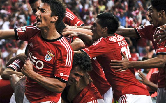 Benfica 2-0 Anderlecht: Portuguese giants begin with win