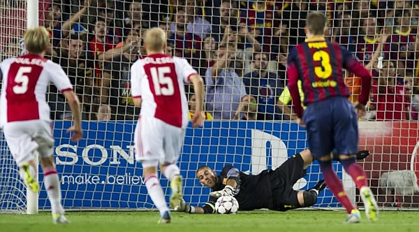 Camp Nou Chanted His Name - Another masterclass from Valdés