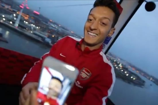 Mesut Ozil hints at long Arsenal stay, takes a London selfie and prepares for Lord's trip!