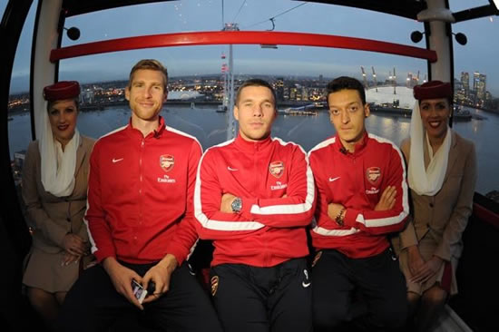 Mesut Ozil hints at long Arsenal stay, takes a London selfie and prepares for Lord's trip!