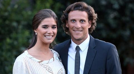 Simple, private wedding for Forlan