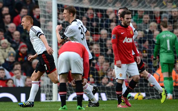 Manchester United 2-2 Fulham: Last-gasp Bent equaliser stuns Old Trafford