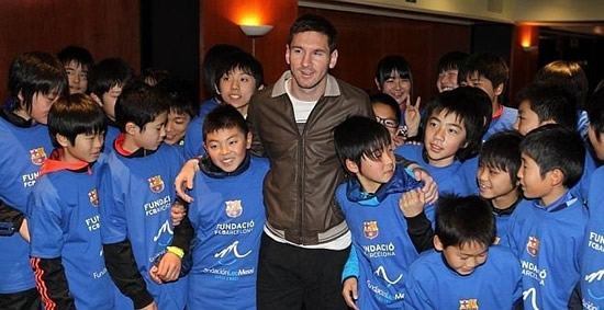 Messi takes in Japan tsunami victims