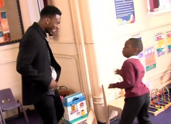 Daniel Sturridge surprises Liverpool school kids and their reactions are brilliantDaniel Sturridge surprises Liverpool school kids and their reactions are brilliant