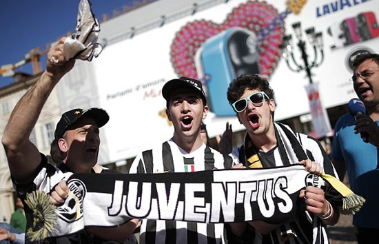 Roma defeat hands Juve title