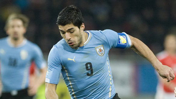 Uruguay remain cautiously optimistic about Luis Suarez's participation