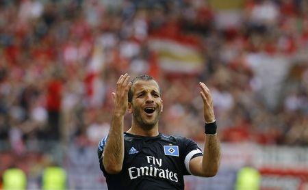 Calf injury rules Van der Vaart out of World Cup