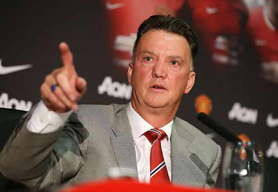 Phil Neville: Van Gaal can win title for Manchester United after Moyes 'disaster'