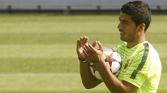 Uruguay calls up Luis Suarez