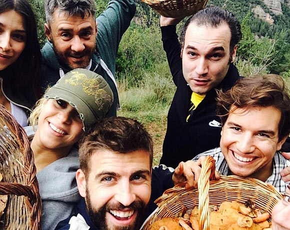 Piqué and Shakira go mushroom picking